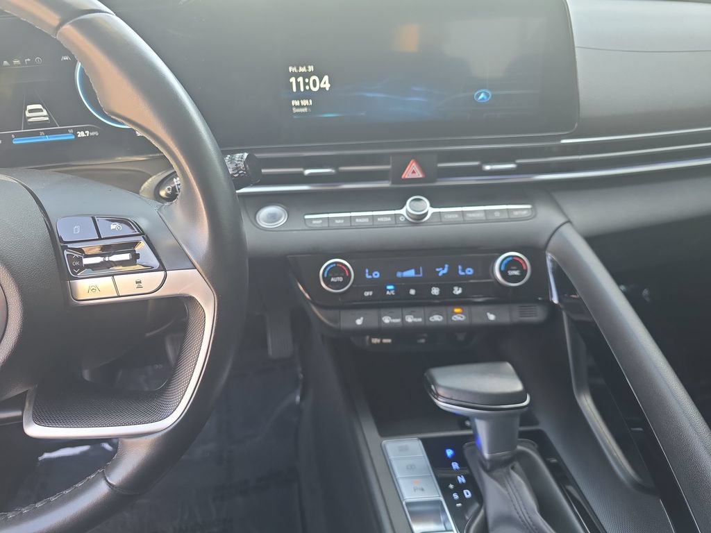 Used 2024 Hyundai Elantra Limited FWD image 16