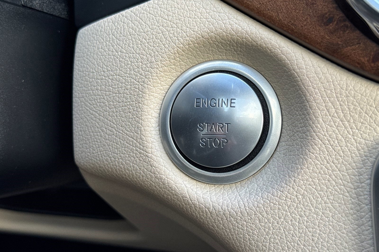 Certified 2018 Mercedes-Benz GLA 250 4MATIC image 33