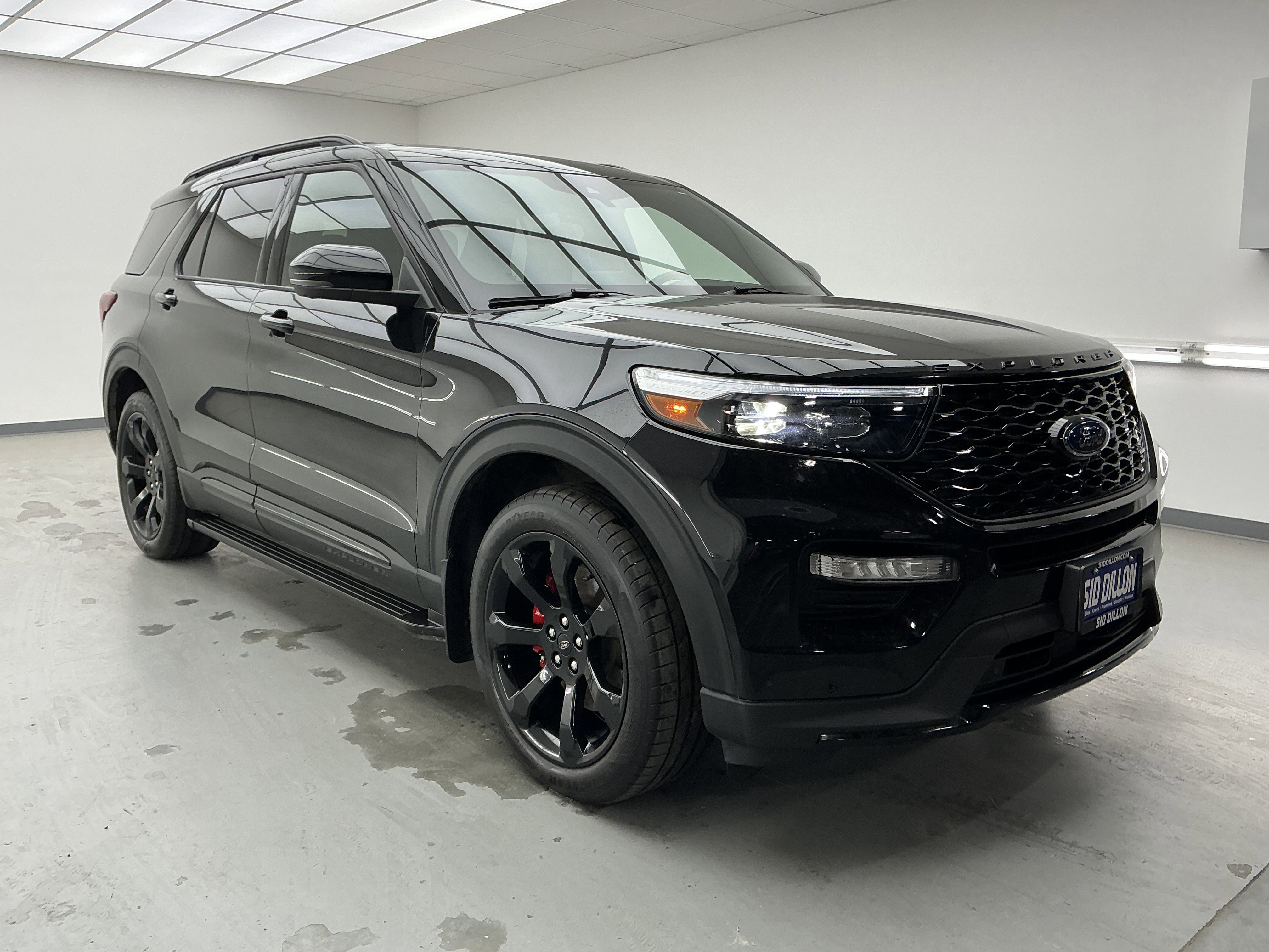 Used 2022 Ford Explorer ST w/ Equipment Group 401A image 3