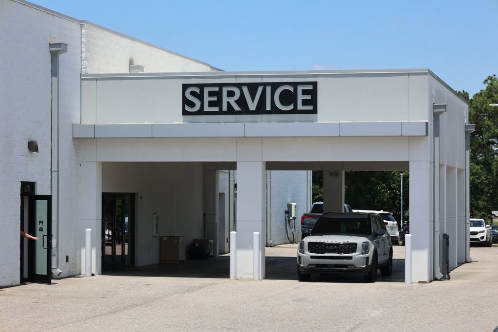 Used 2025 Kia Soul LX w/ LX Technology Package FWD image 14