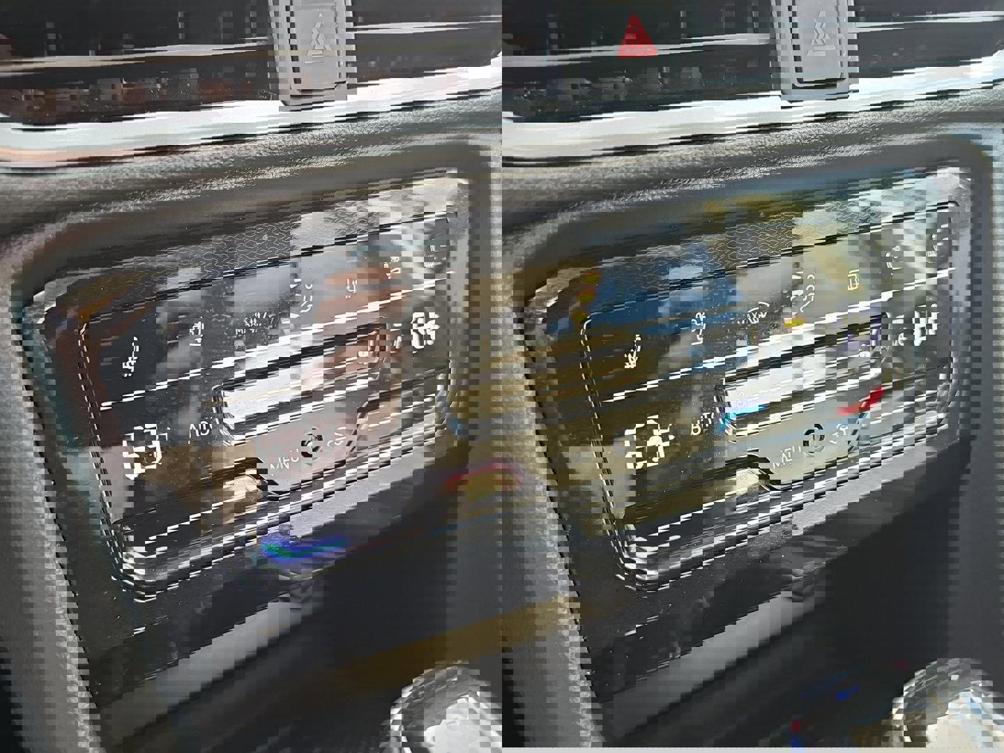 Used 2025 Volkswagen Taos SEL image 13