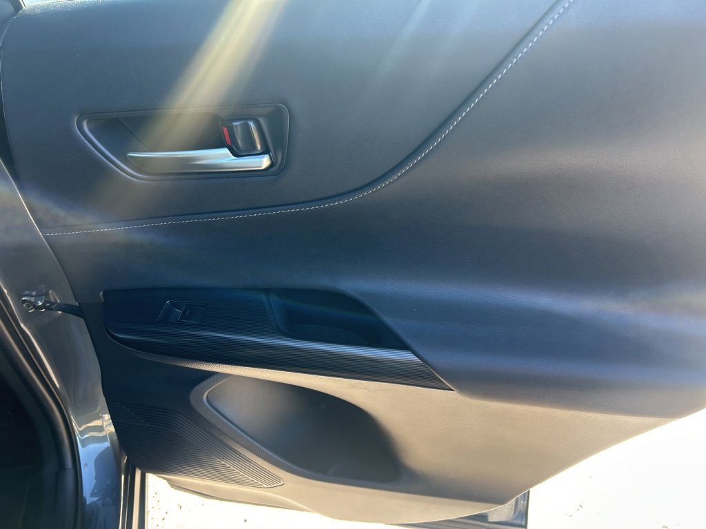 Used 2021 Toyota Venza Limited w/ Carpet Mat Package (TMS) image 24