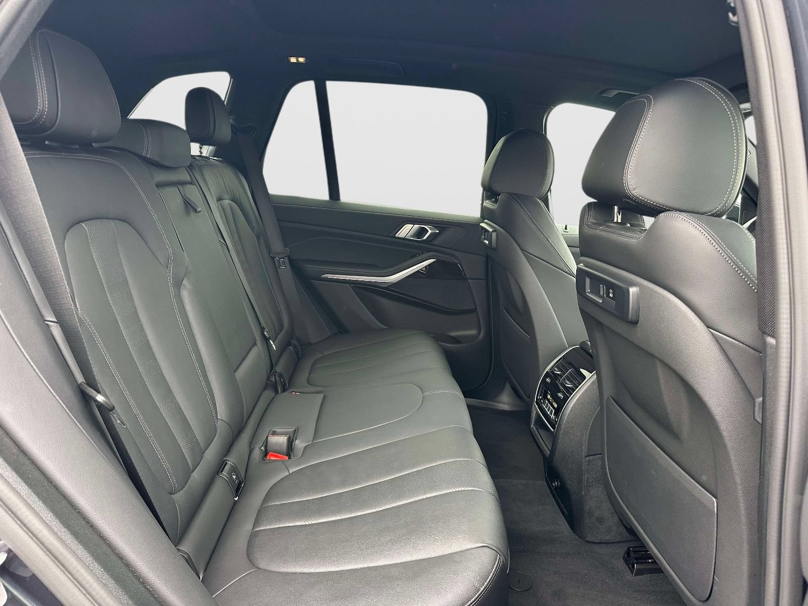 Used 2021 BMW X5 xDrive40i w/ Premium Package 2 AWD/4WD image 11