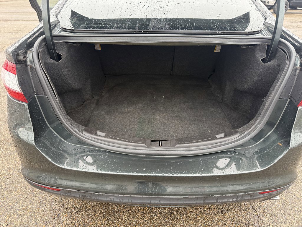 Used 2016 Ford Fusion SE w/ Equipment Group 202A image 12