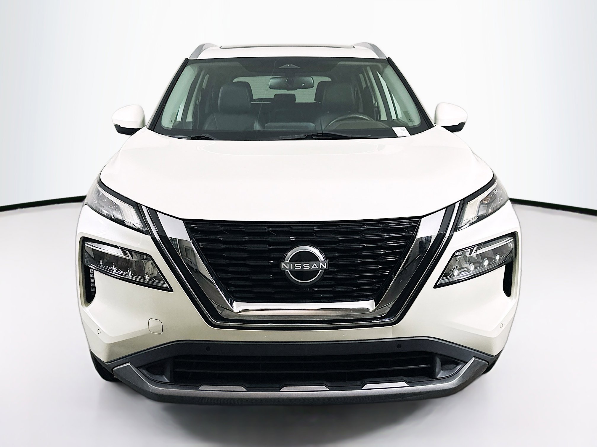 Used 2023 Nissan Rogue SL w/ SL Premium Package image 2