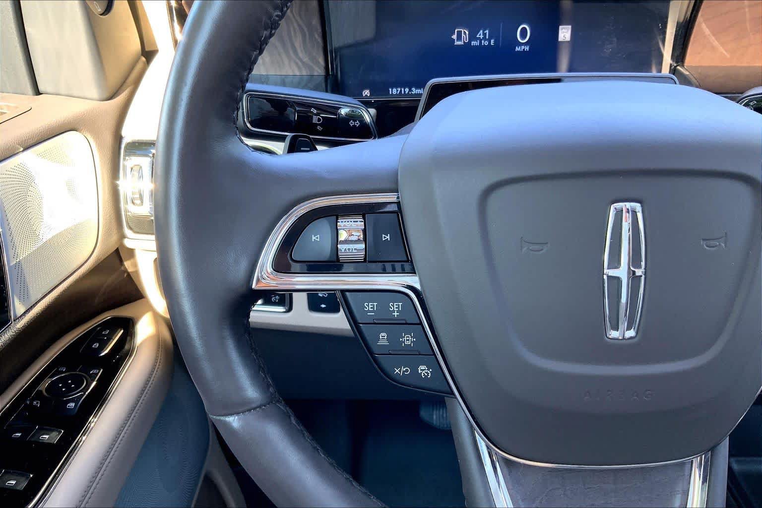 Used 2024 Lincoln Navigator Reserve AWD/4WD image 24