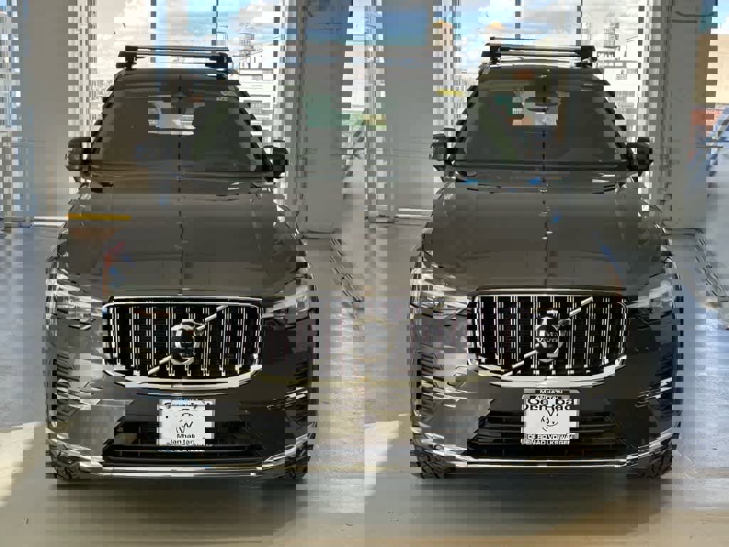 Used 2022 Volvo XC60 B6 Inscription image 2