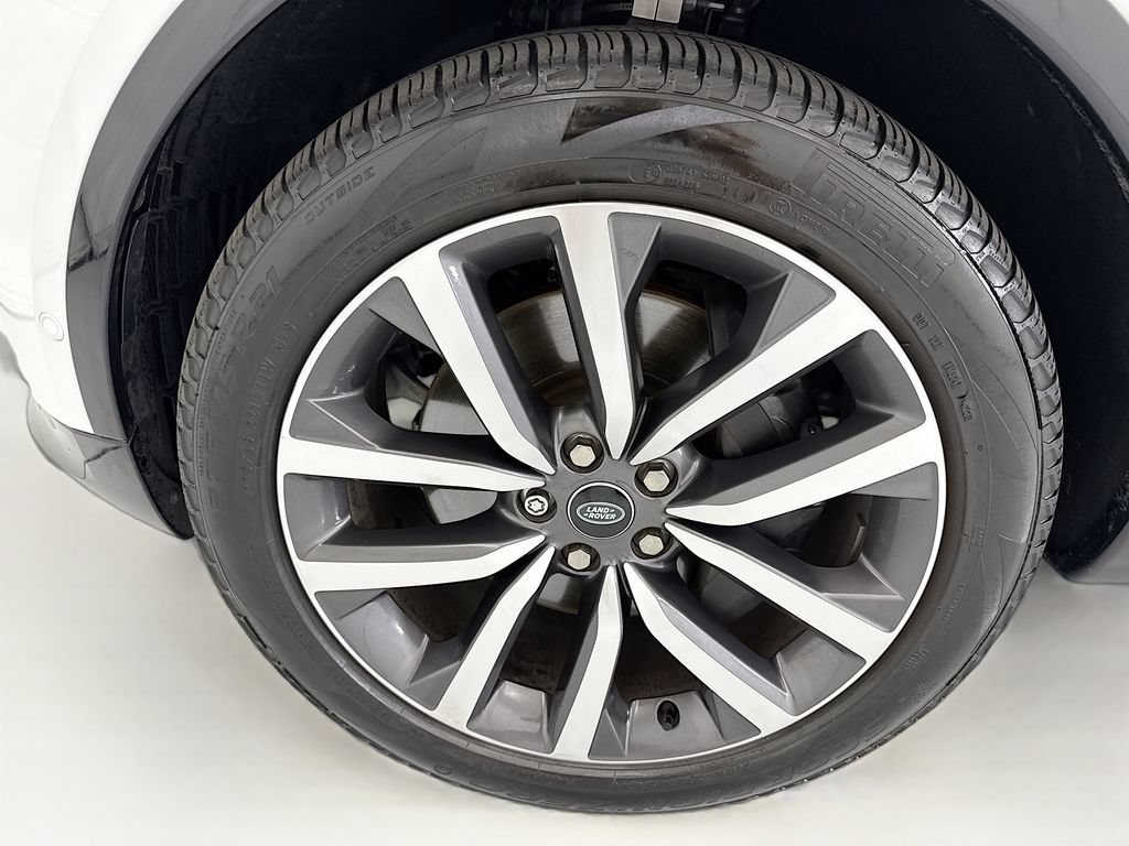 Used 2024 Land Rover Discovery Dynamic SE AWD/4WD image 30