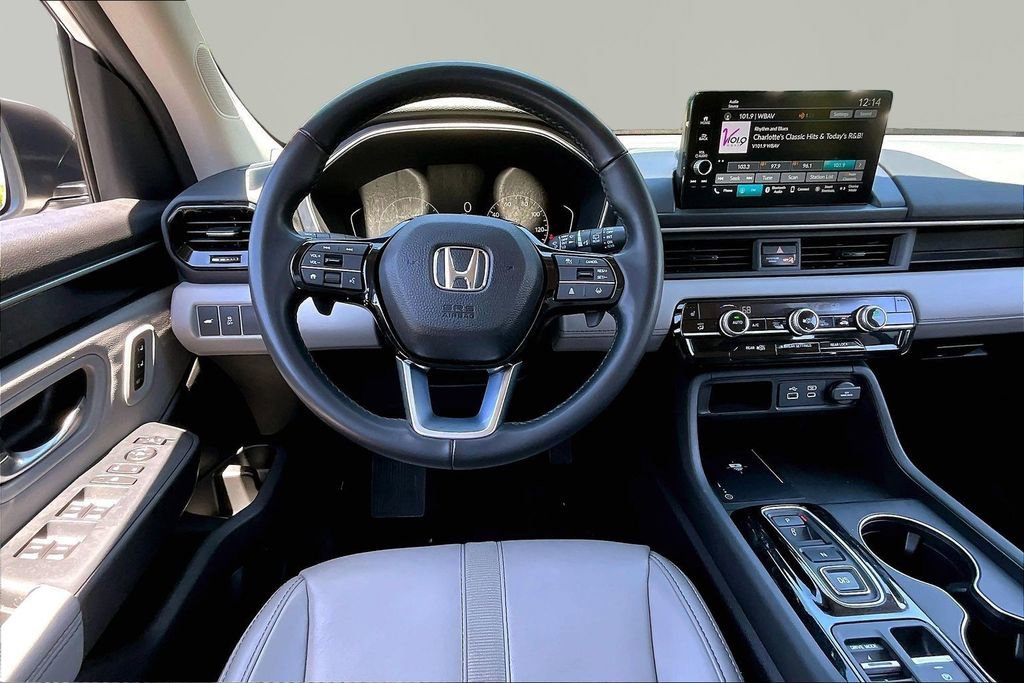 Used 2025 Honda Pilot EX-L image 9