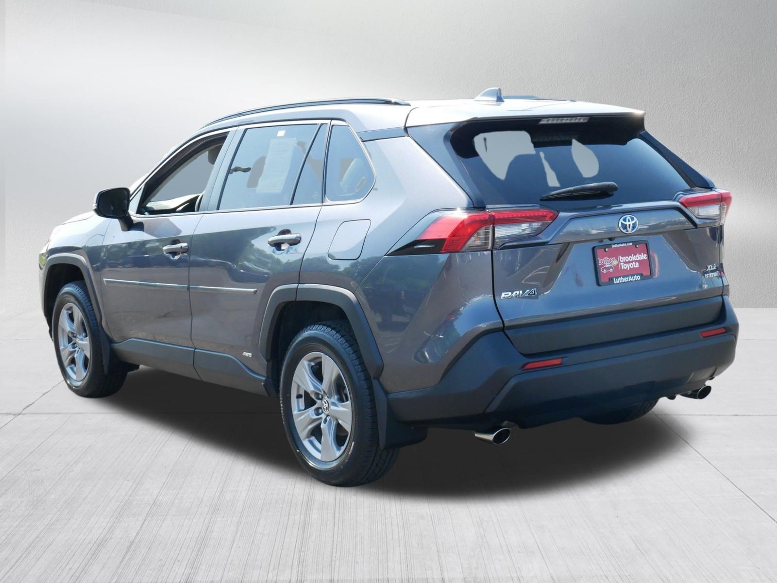 Used 2023 Toyota RAV4 XLE AWD/4WD image 5
