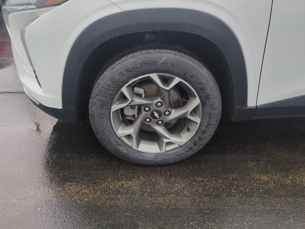 Certified 2024 Chevrolet Trax LT w/ Driver Confidence Package image 11