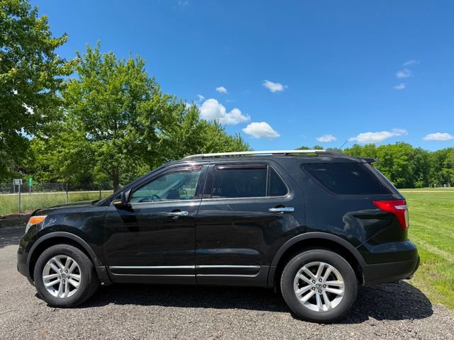 Used 2011 Ford Explorer XLT AWD/4WD image 2