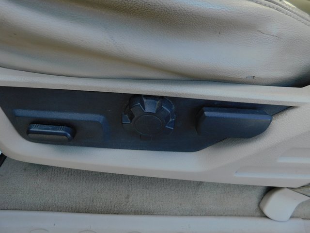 Used 2010 Ford F250 Lariat image 26