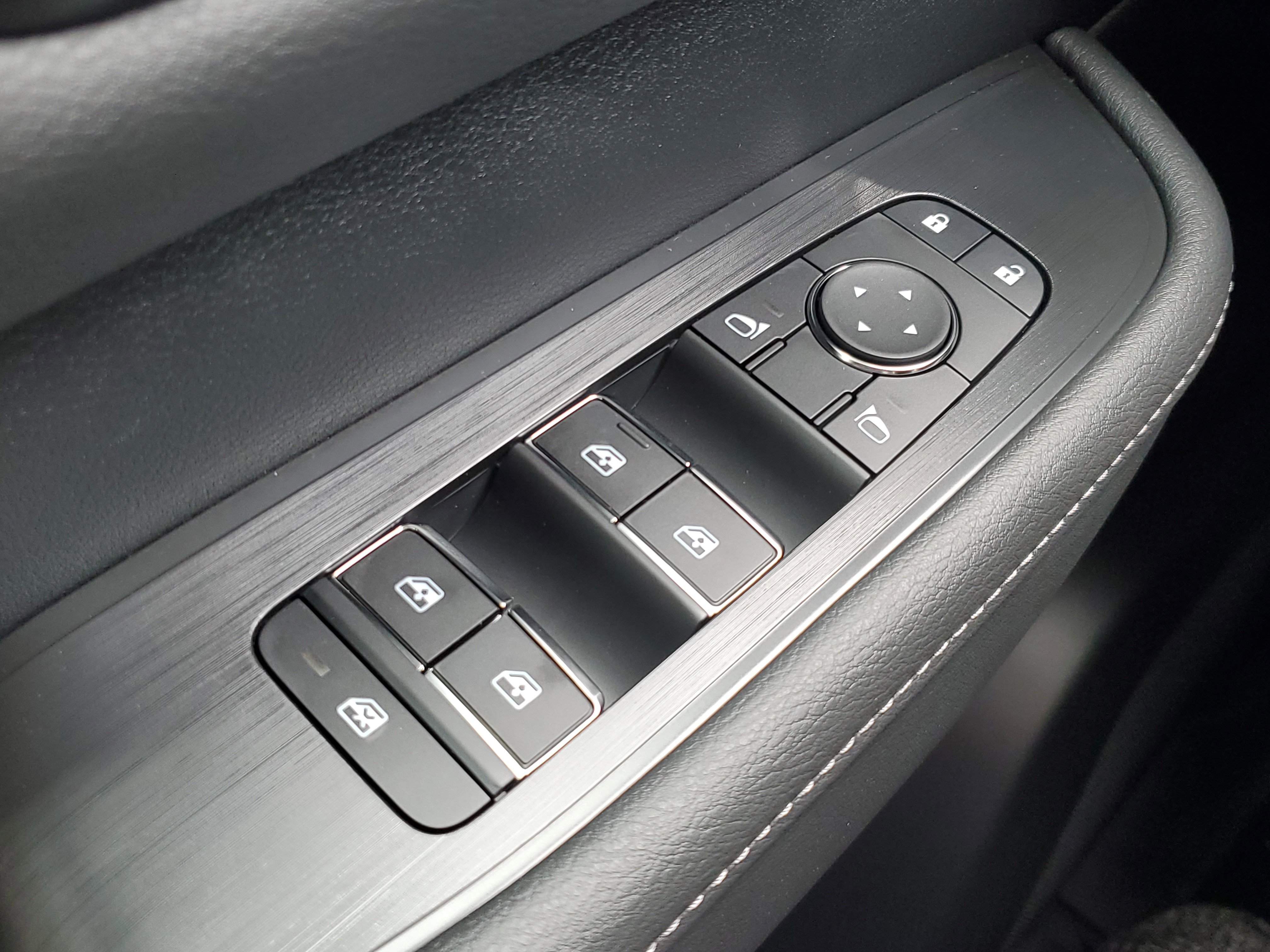 New 2025 Nissan Armada SV image 11