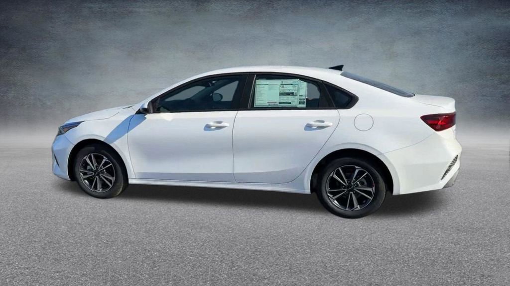 Used 2024 Kia Forte LXS w/ LXS Technology Package FWD image 14