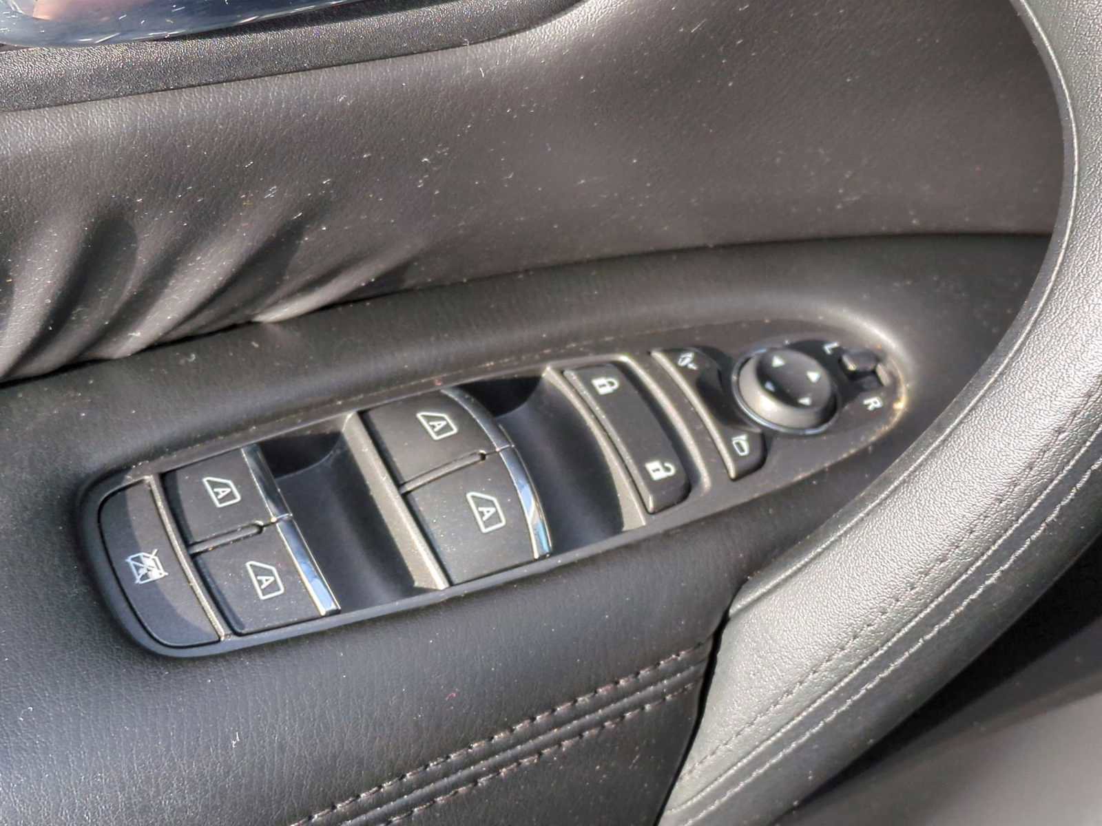 Used 2022 Nissan Armada SL w/ Captain's Chairs Package image 24