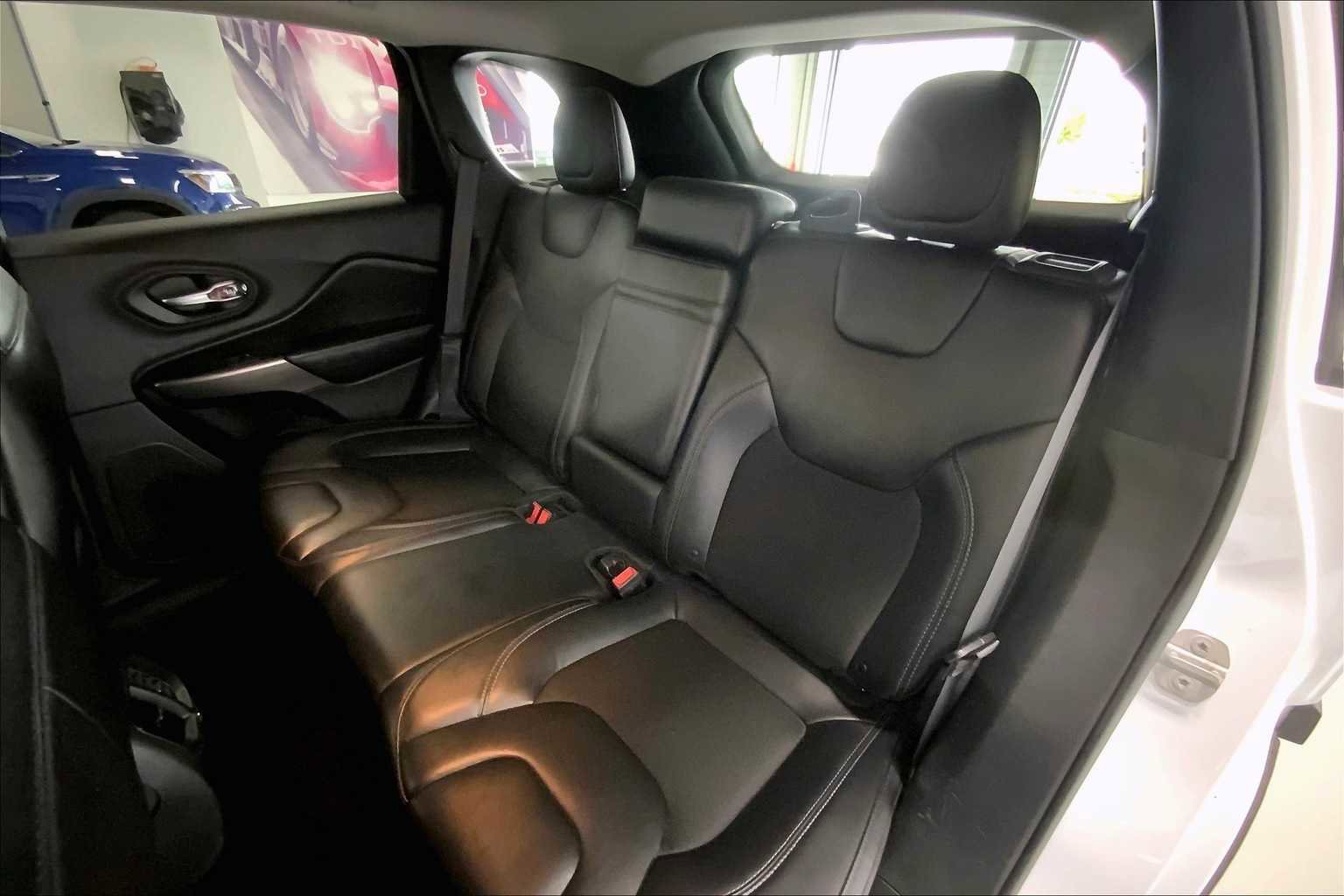 Used 2019 Jeep Cherokee Latitude Plus w/ Cold Weather Group image 27