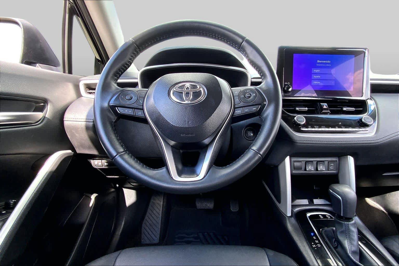 Used 2025 Toyota Corolla Cross XLE FWD image 6
