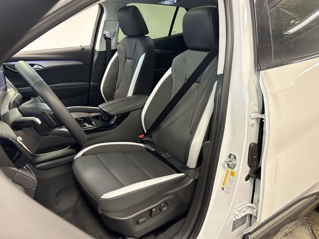 New 2025 Buick Envision Sport Touring image 24