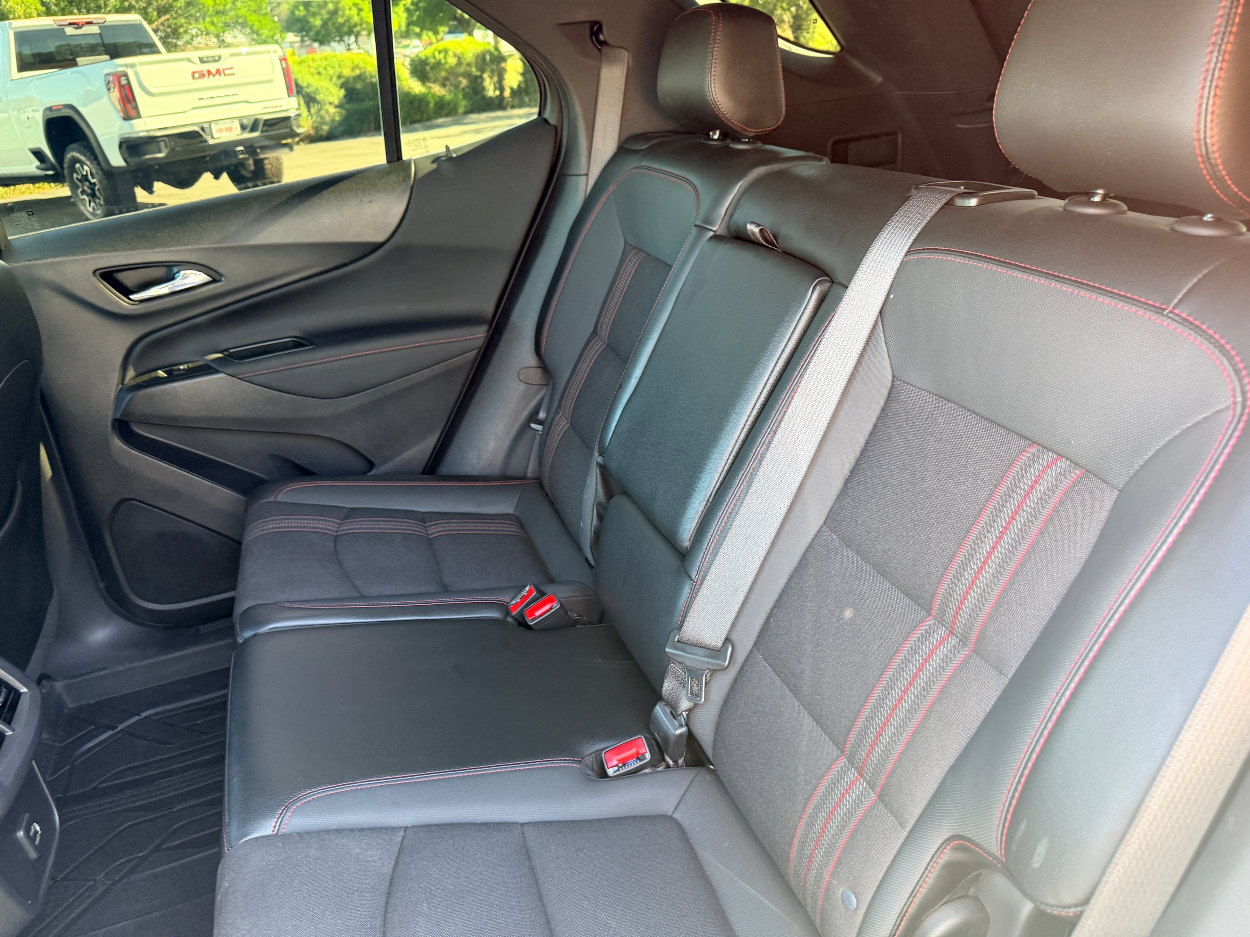 Used 2024 Chevrolet Equinox RS FWD image 12