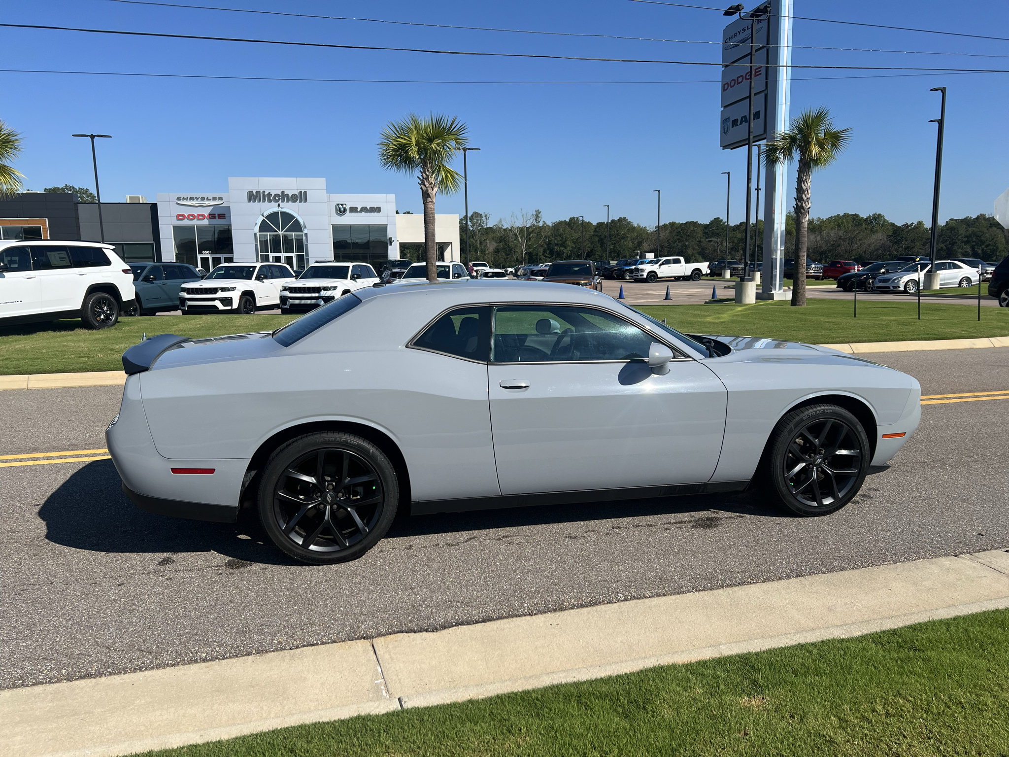Used 2022 Dodge Challenger SXT w/ Blacktop Package RWD image 6
