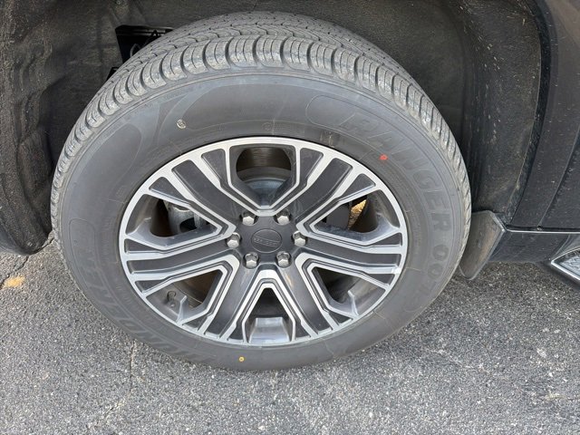 Used 2024 Jeep Wagoneer L Series II w/ Flexible Seating Group image 8