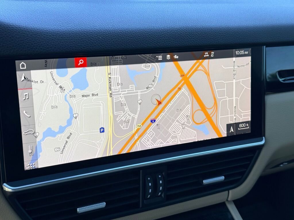 Used 2021 Porsche Cayenne image 7