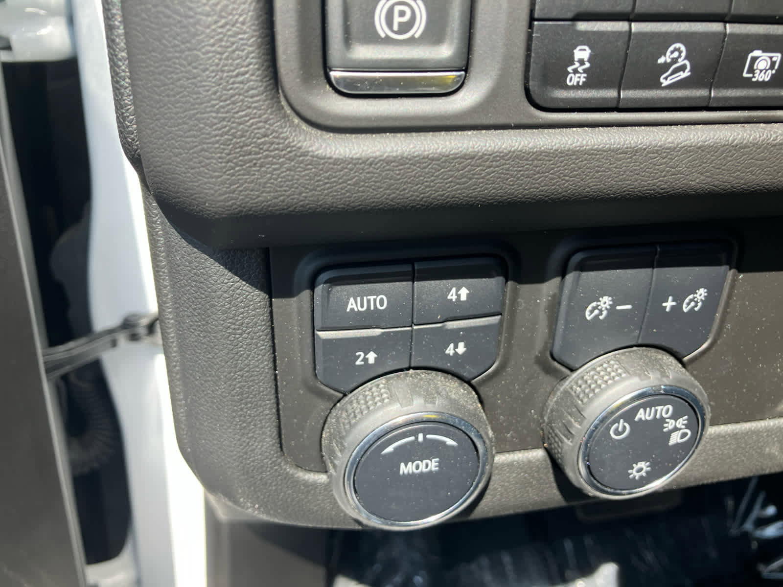 Used 2024 Chevrolet Tahoe Z71 w/ Luxury Package image 11