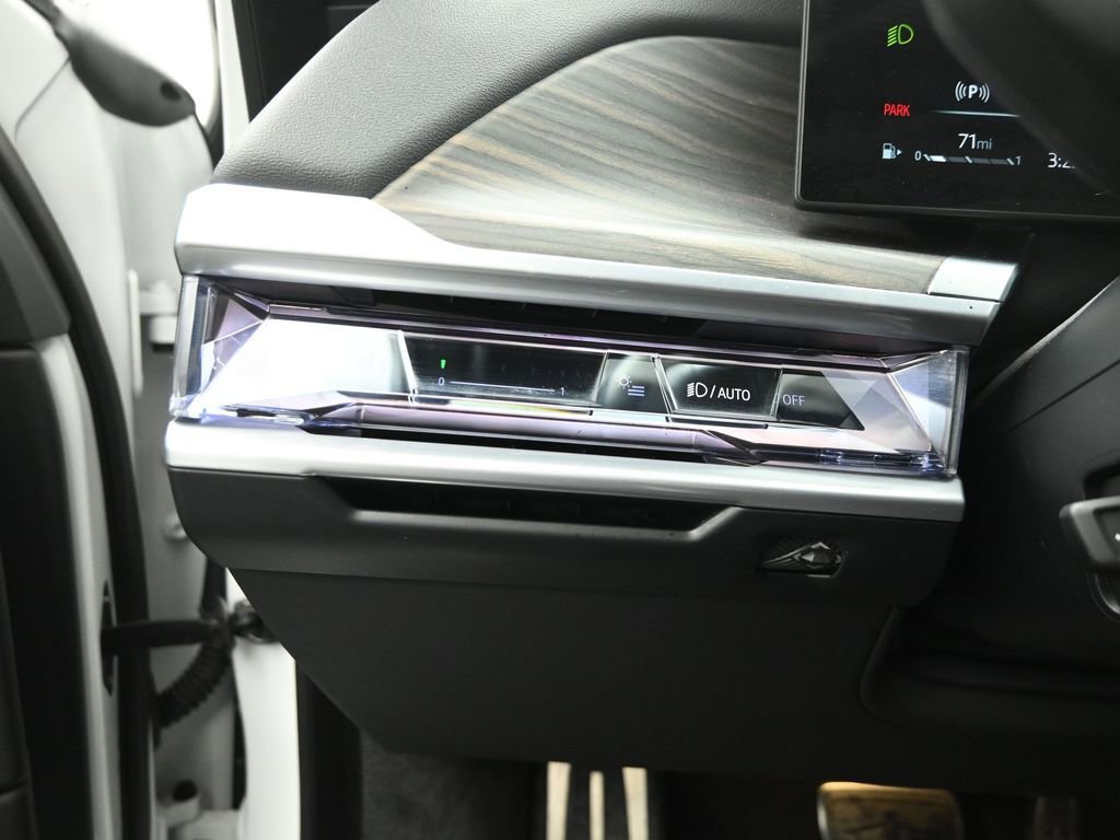 Used 2023 BMW 760i xDrive w/ Luxury Rear Seating Package image 20