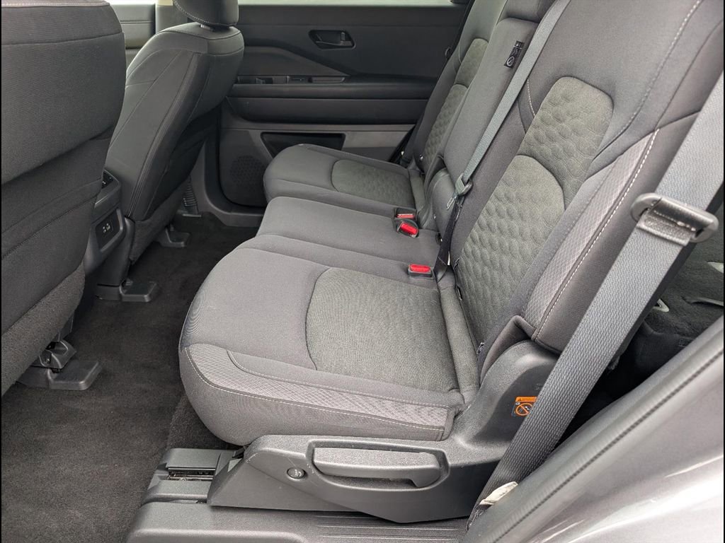 Used 2024 Nissan Pathfinder SV image 8