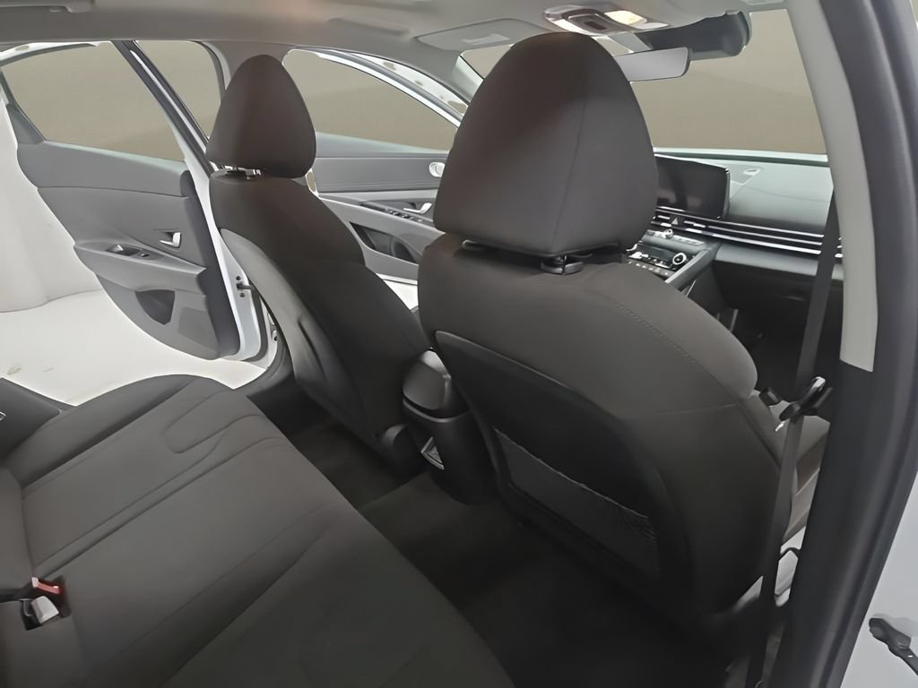 Used 2025 Hyundai Elantra SEL FWD image 34