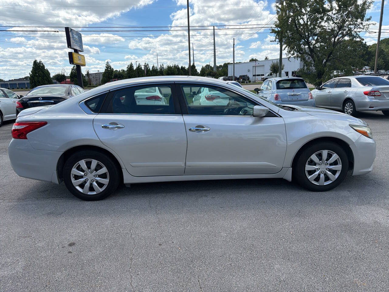 Used 2016 Nissan Altima 2.5 S w/ Power Driver Seat Package FWD image 4