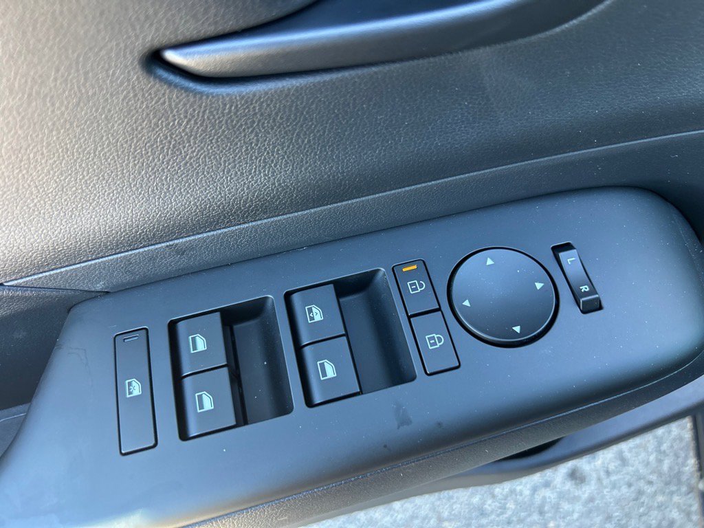 New 2026 Hyundai Kona SE image 8