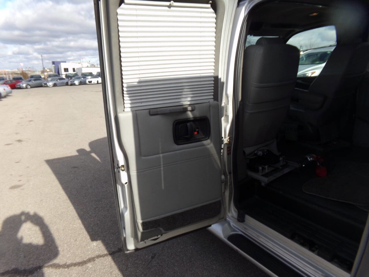 Used 2010 GMC Savana 1500 w/ Preferred Equipment Group image 17