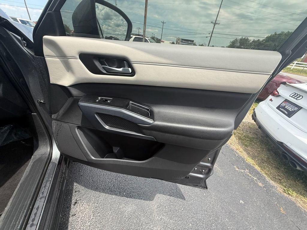 Used 2023 Nissan Pathfinder SL FWD image 22