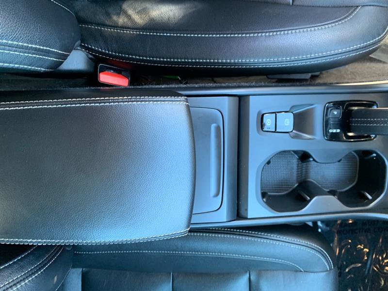 Used 2019 Volvo XC40 T5 Momentum image 23