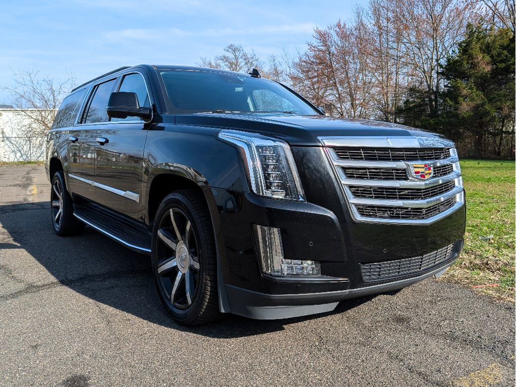 Used 2020 Cadillac Escalade ESV Luxury image 3