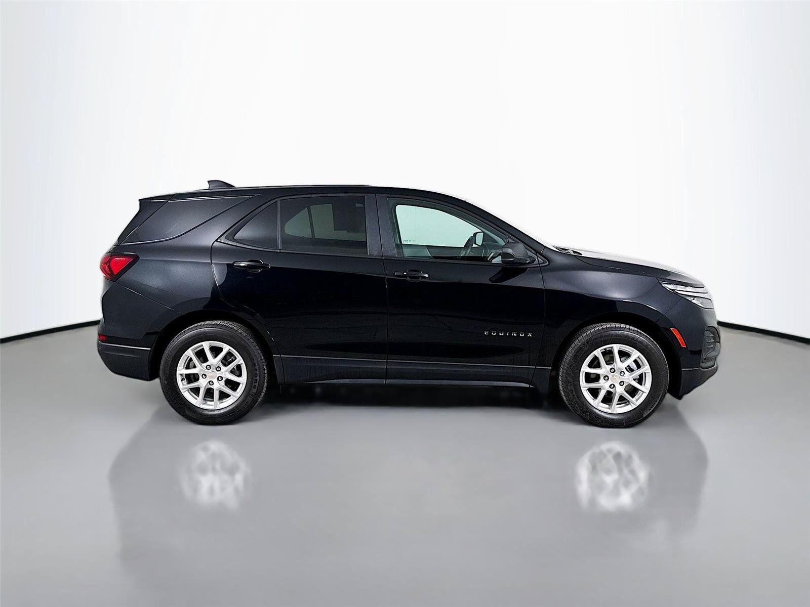 Used 2024 Chevrolet Equinox LS w/ LS Convenience Package AWD/4WD image 10