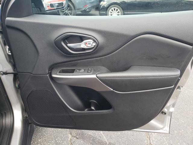 Used 2022 Jeep Cherokee Limited image 17