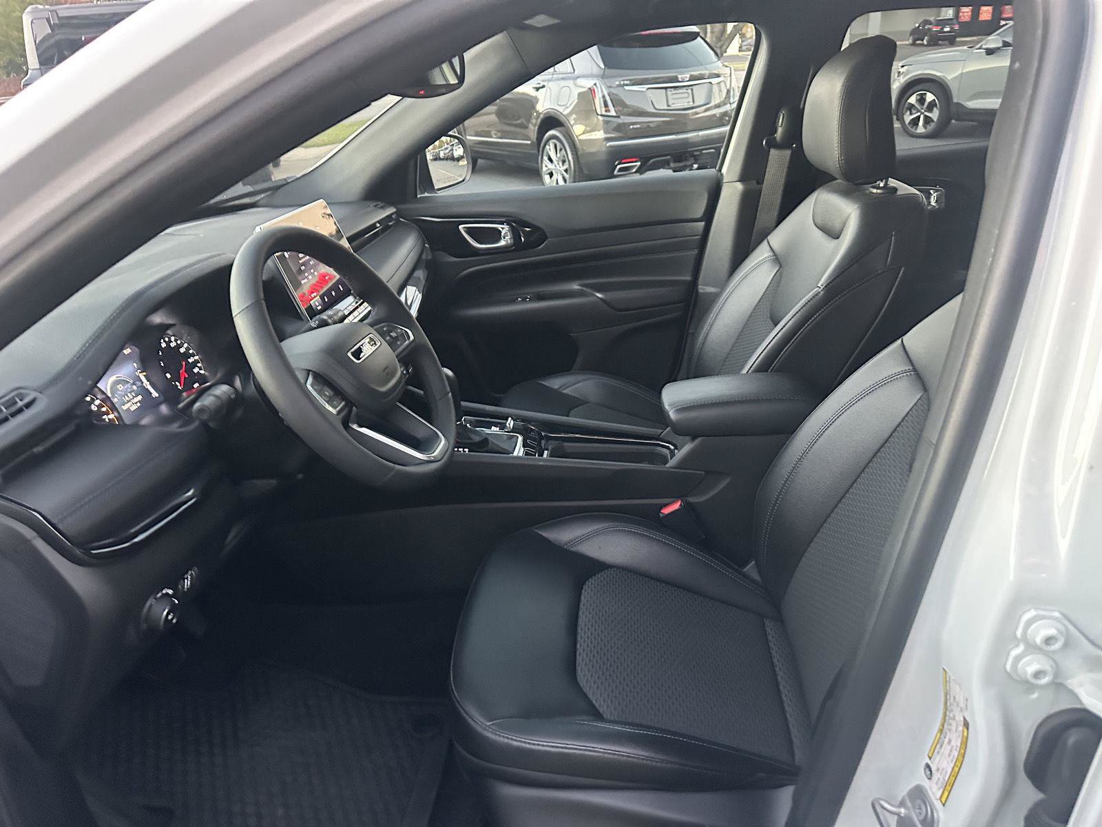Used 2026 Jeep Compass Latitude AWD/4WD image 22