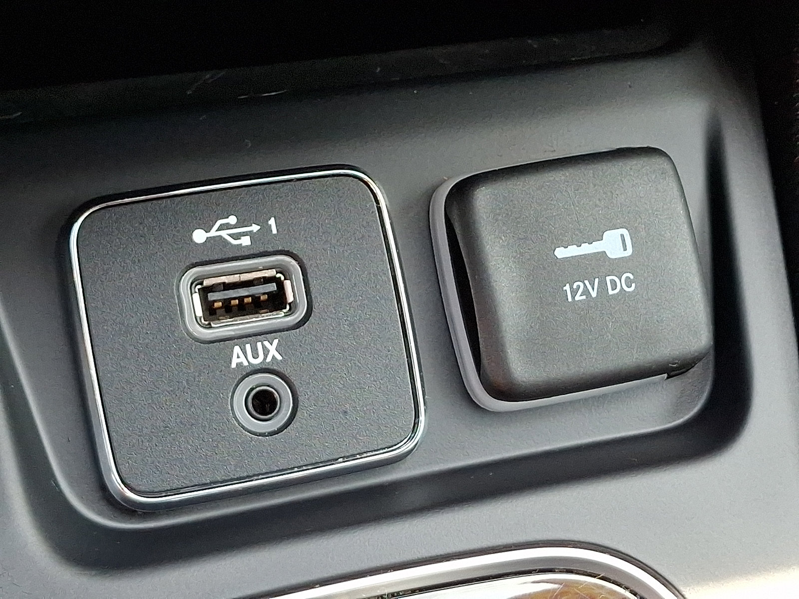 Certified 2020 Jeep Cherokee Latitude Plus AWD/4WD image 23