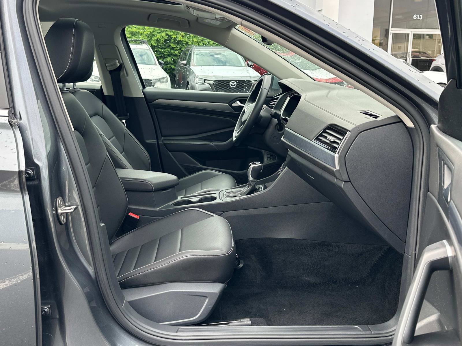 Used 2022 Volkswagen Jetta SE w/ Panoramic Sunroof Package image 9