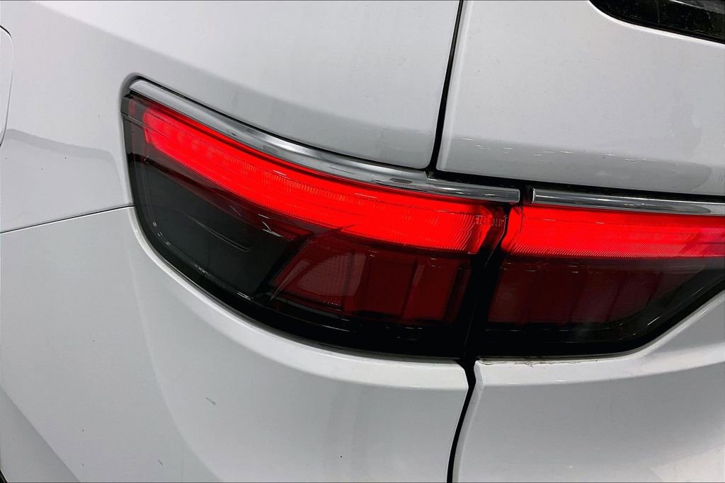 Used 2024 Jeep Wagoneer L Series III w/ Premium Group I image 40