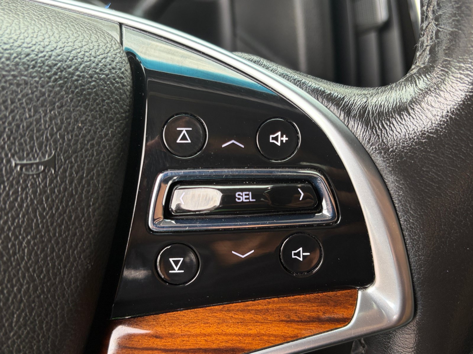 Used 2017 Cadillac Escalade Luxury AWD/4WD image 18