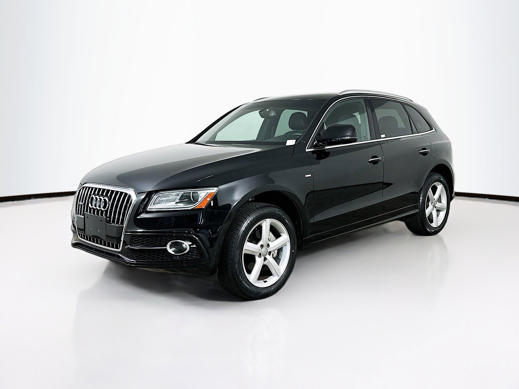 Used 2017 Audi Q5 2.0T Premium Plus w/ Technology Package image 3
