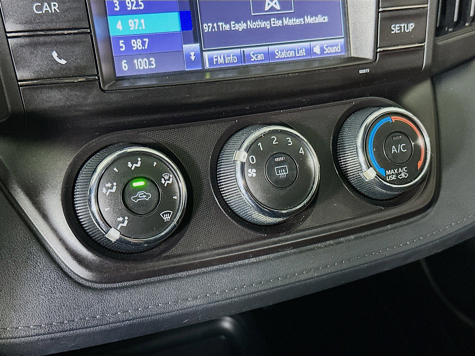 Used 2018 Toyota RAV4 LE image 23