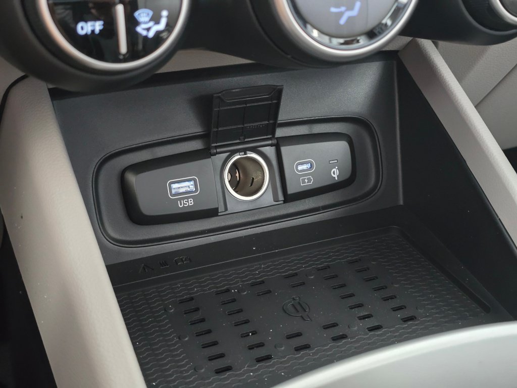 New 2026 Hyundai Venue SEL FWD image 27