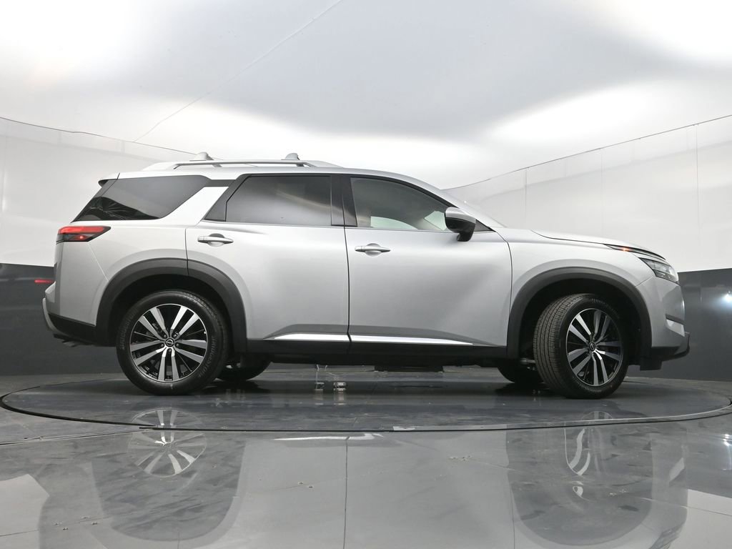 Used 2023 Nissan Pathfinder Platinum image 31