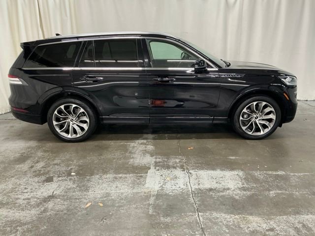 Used 2023 Lincoln Aviator Grand Touring w/ Equipment Group 301A AWD/4WD image 2