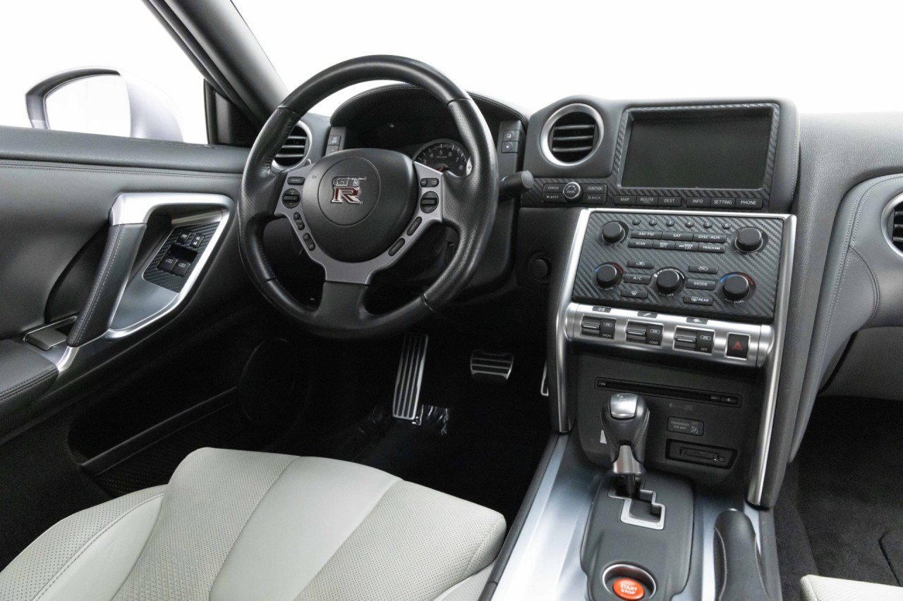 Used 2010 Nissan GT-R Premium AWD/4WD image 10